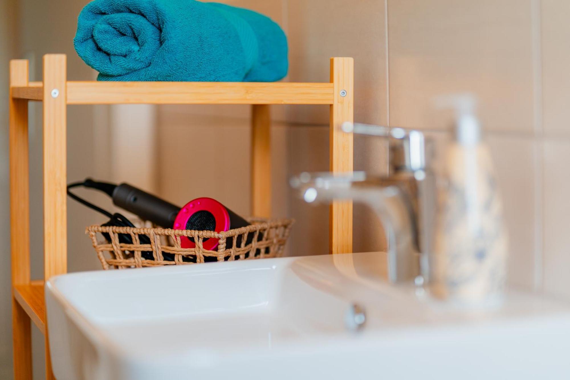 Zentrale Wohlfuehlwohnung - Ideal Fuer Ihren Urlaub Oder Die Geschaeftsreise Magdeburg Luaran gambar
